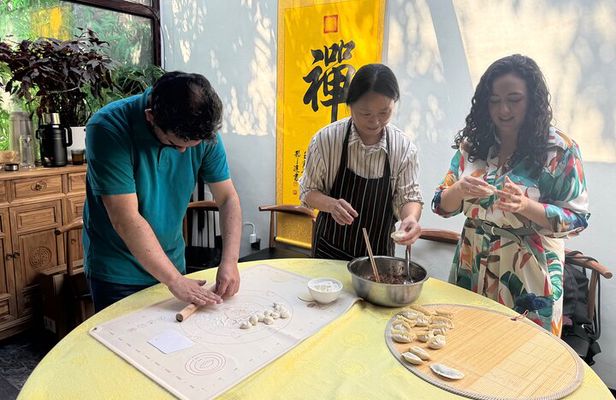 Beijing's Lama Temple, Cooking Class and Hutong Tour