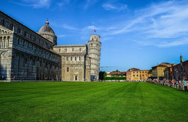 Private Pisa Discovery Walking Tour with Leaning Tower Access