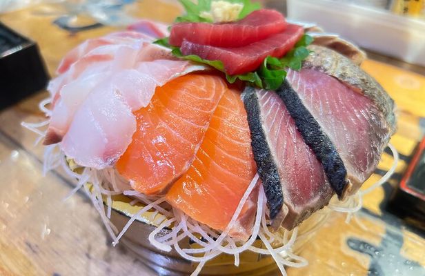 Tokyo: Shinjuku Food Tour (13 Dishes at 4 Local Eateries)