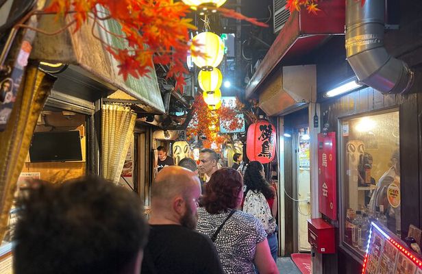 Tokyo: Shinjuku Food Tour (13 Dishes at 4 Local Eateries)