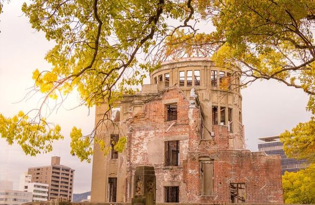 Hiroshima and Miyajima Private Tour with English Driver/Guide