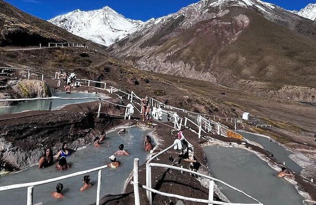Cajón del Maipo, spa, barbecue, 4x4 cars and small groups.