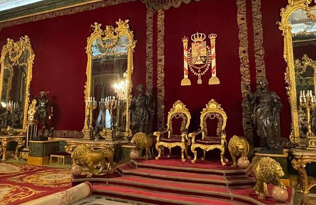 Tour of the Royal Palace of Madrid with tickets and without queue