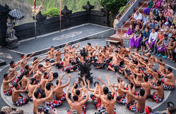Bali: Sunset, Uluwatu Temple and Kecak Fire Dance Tour