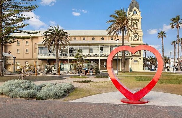 Discover Glenelg Walking Tour