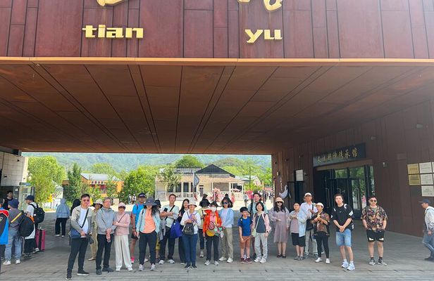 Beijing Sightseeing Full-Day Bus Tours: Mutianyu & Summer Palace