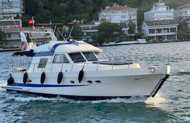 Istanbul : Private Luxury Yacht on Bosphorus 14 Meter