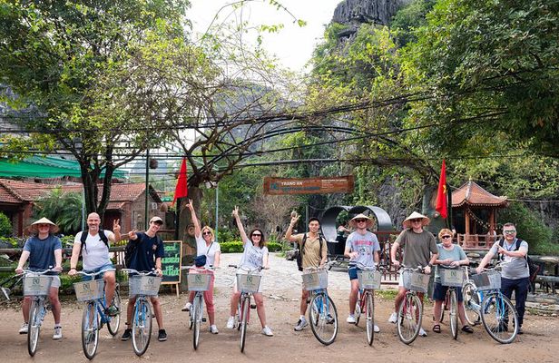 Ninh Binh Full Day Tour with Hoa Lu, Tam Coc and Mua Cave