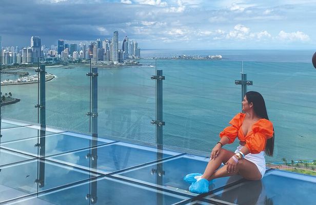 Crystal Viewpoint in Panama City