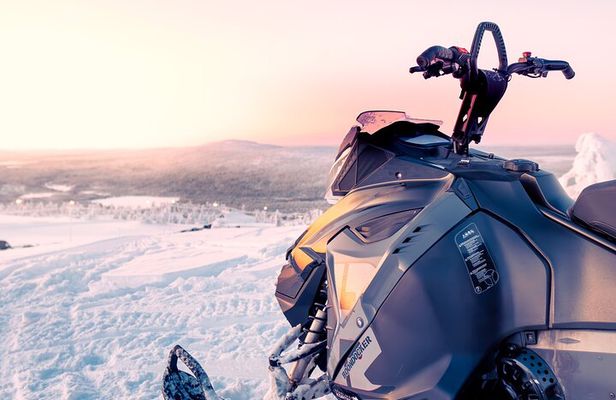Snowmobile Tours in Rovaniemi Lapland