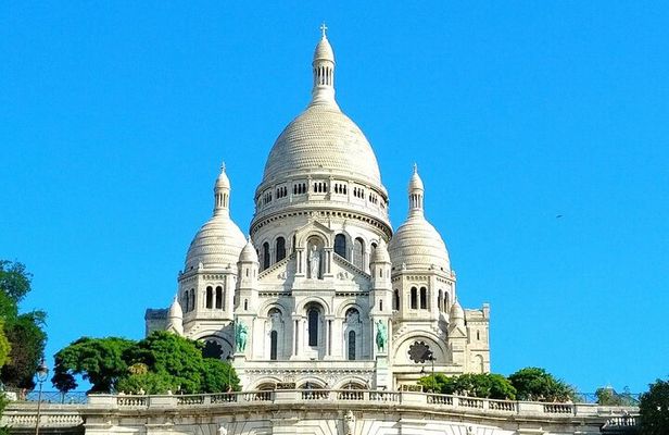 Montmartre : Walk in the Footsteps of Famous Impressionists