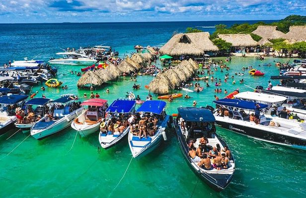 See 5 Key Points in the Rosario Islands with Lunch & Beach Clubs