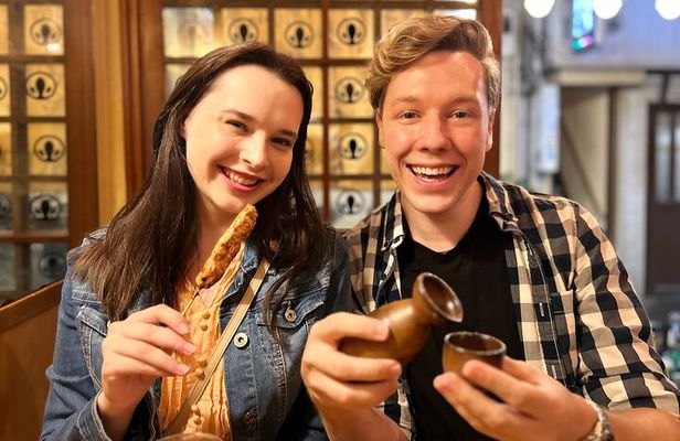 Tokyo Shinjuku Food & Backstreet Culture Tour: 15 Dishes+3 Drinks