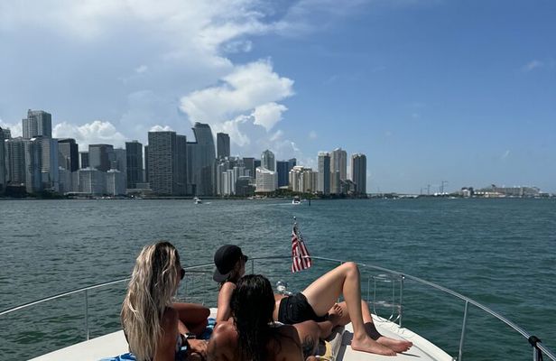 2 Hour Serenity and Scenery Yacht Cruise Miami