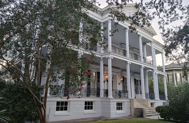 Adults Only Garden District Cemetery Anne Rice True Crime Tour