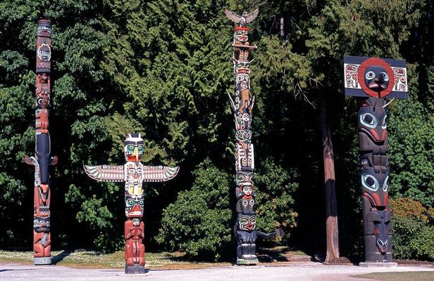 Stanley Park to Totem Poles: Vancouver’s Scenic Walk