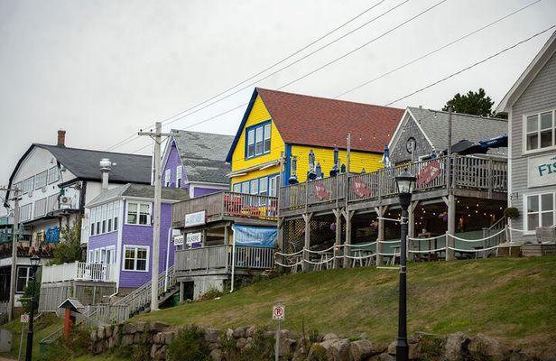 Peggy's Cove, Lunenburg and Titanic Cemetery Full Day Tour