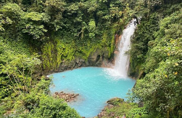 Private Tour to Rio Celeste Hike and Flavors of Costa Rica