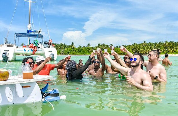 Catamaran Adventure: Drinks & Snorkeling in Punta Cana