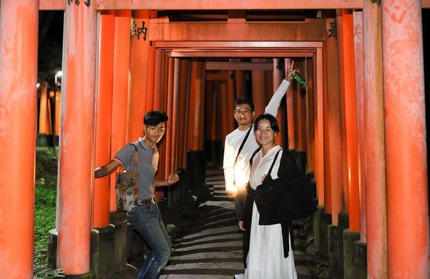 Fushimi Inari Private Night Tour - History Learning & Hiking