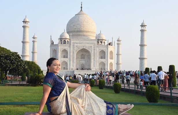 Taj Mahal Sunrise Tour from Delhi By Car