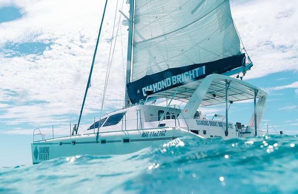 Full-Day Luxurious Catamaran Adventure - Cancún to Isla Mujeres 