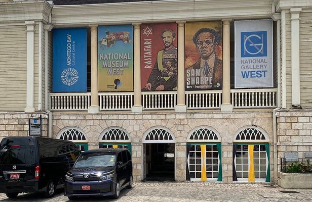 Montego Bay City Tour with Sightseeing and Shopping