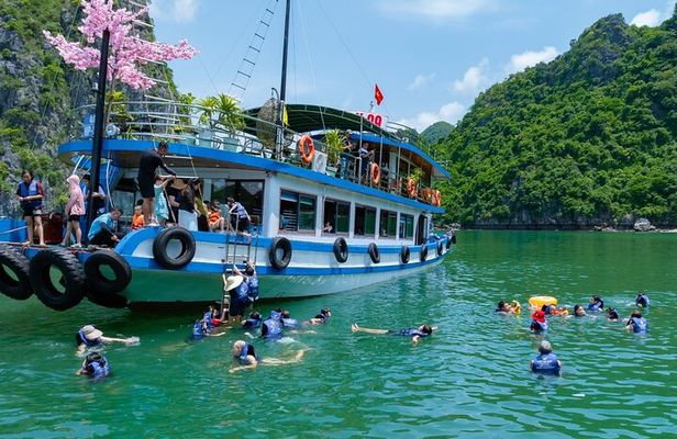 One Day Boat Tour from Cat Ba Island to Lan Ha Bay & Ha Long Bay