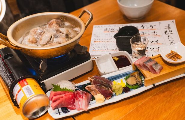 Tokyo Ginza Authentic Food Tour (Izakaya Hopping by local guide)