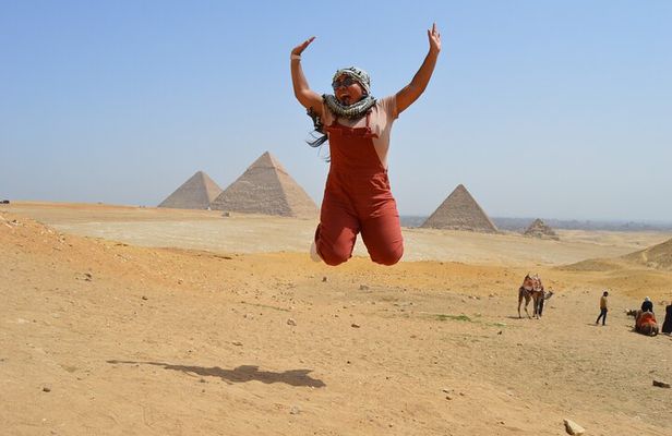 Private Tour to Giza Pyramids, Sphinx and Old Market