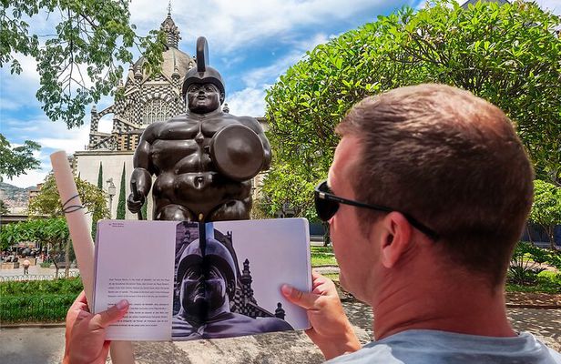 Guided Walking Tour in the Center of Medellin with Artistic Book