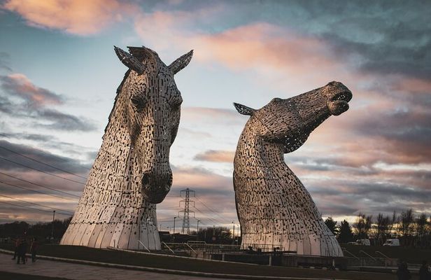 Highland Cows, Glasgow Cathedral, Murals, Kelpies Half Day Tour