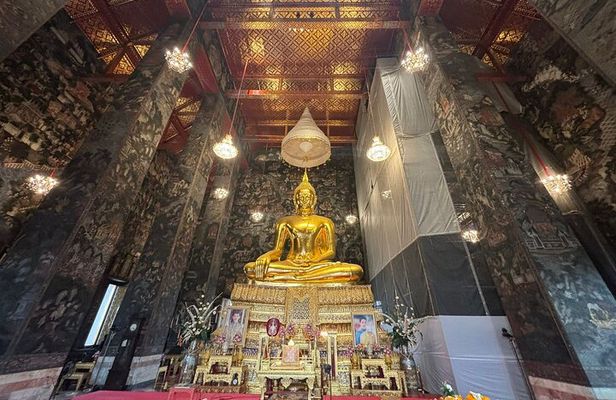 3 Remarkable Temples Walking Tour in Bangkok