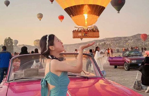 Göreme Valley photo session with flying dress and balloons