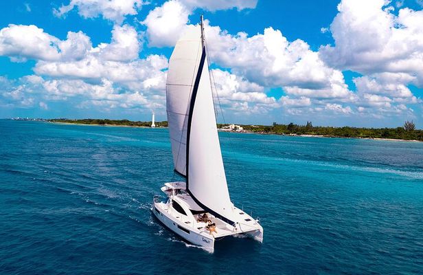 Cozumel Luxury Sailing & Snorkeling with Lunch and Open Bar Onboard