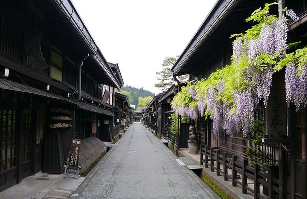 Shirakawago & Takayama Full Day Tour from Kanazawa