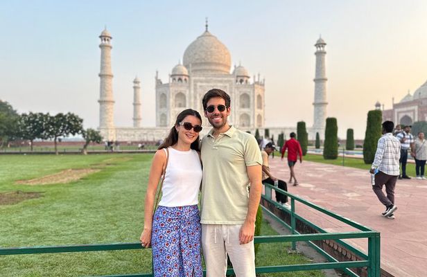 Day Trip Taj Mahal, Agra Fort & Baby Taj Tour from Delhi by Car