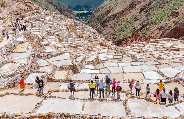 Discover the Sacred Valley on VIP Tour – Lunch and Premium Guide