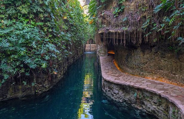Tour Hacienda and Cenotes Mucuyché with Guided Tour in Oxkintok