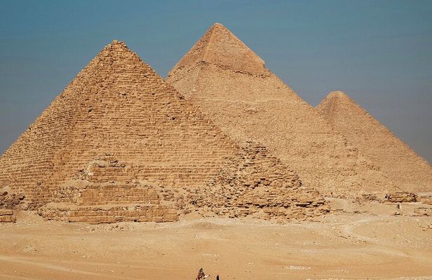 Layover Tour to Pyramids, The Museum, Bazaar and Light show