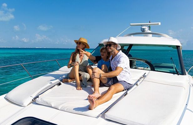 Cancun 4 hour Private Yacht Experience with Lunch and Open Bar Onboard
