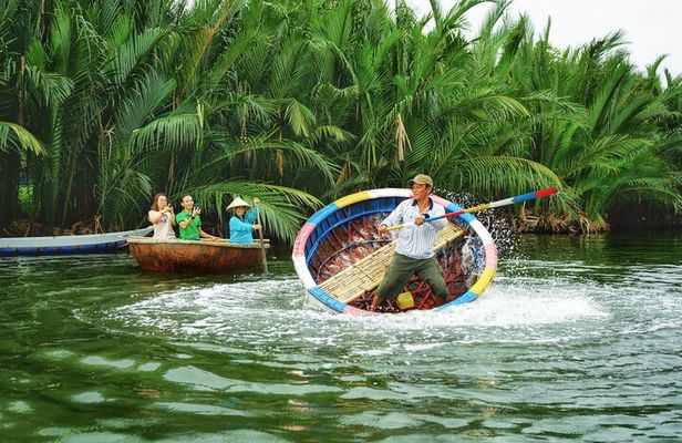 Hoi an Coconut Boat and Hoi an Ancient Town Tour