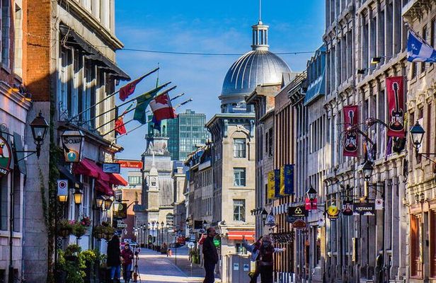 Montreal 4hr Private Walking Tour with Certified Guide