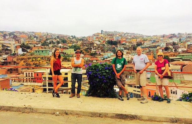 Valparaíso Walking Tour with a Local Expert and Lunch Included
