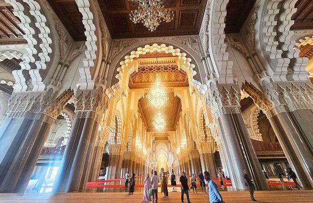 Casablanca Guided Tour of Hassan II Mosque and Arab League Park