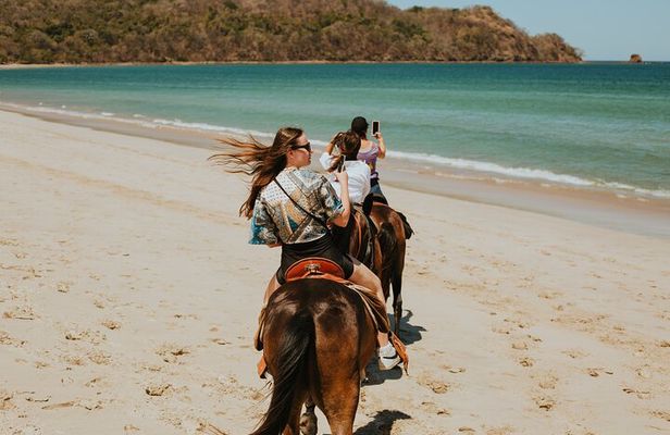 1 Hour Private Horseback Riding Tour in Playa Conchal