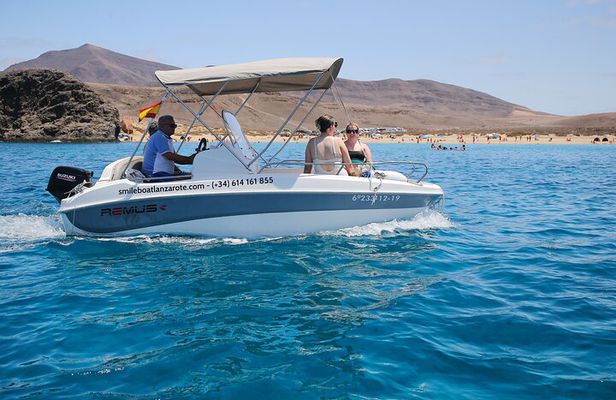Self drive Boat Hire in Playa Blanca for 5 People