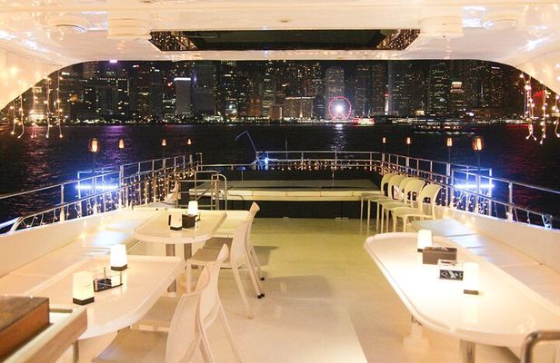 Star Chaser Victoria Harbour Luxury Night Cruise