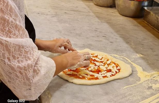  Rome - Pizza Cooking Class with sit down Meal & Prosecco