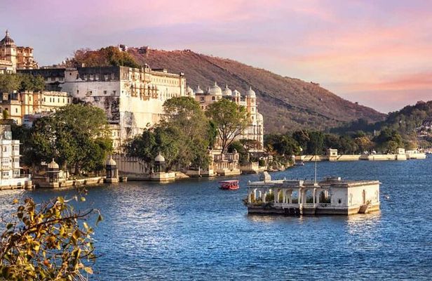 Full-Day Private Udaipur Sightseeing Tour with Optional Guide
